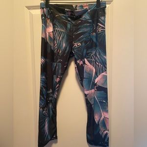 Fabletics medium capri leggings